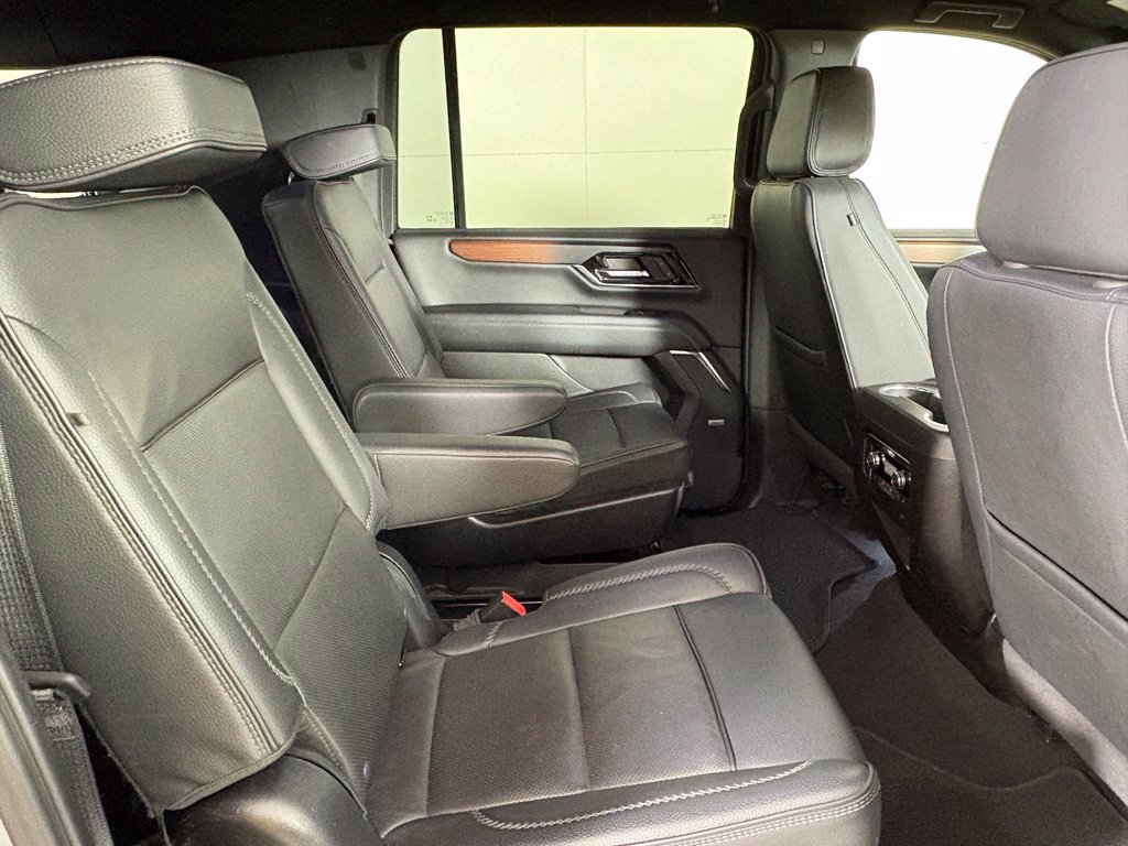 Used 2025 GMC Yukon XL Denali AWD/4WD image 21