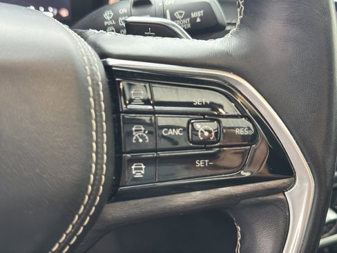 Used 2021 Jeep Grand Cherokee L Overland w/ Luxury Tech Group IV image 13