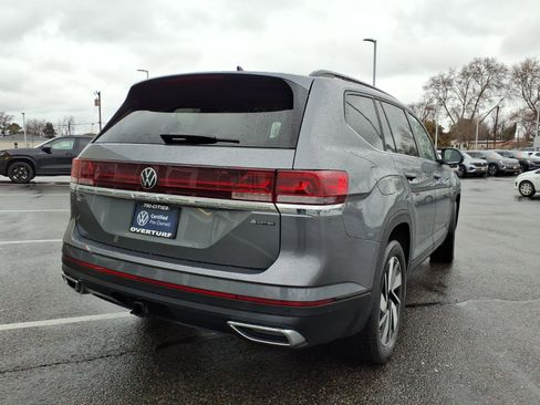 Certified 2025 Volkswagen Atlas SE image 4