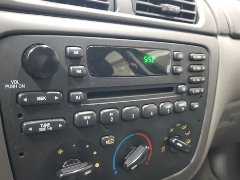 Used 2005 Ford Taurus SE FWD image 29
