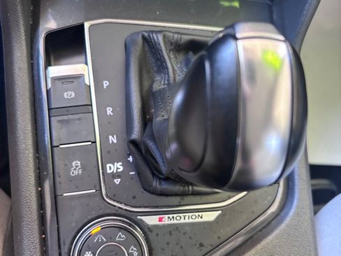 Used 2018 Volkswagen Tiguan S image 18