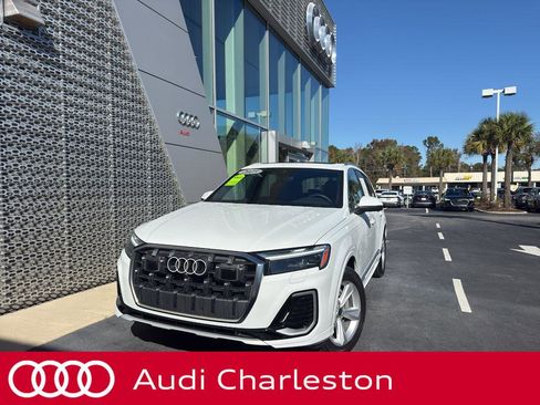 Used 2025 Audi Q7 Premium w/ Convenience Package image 1