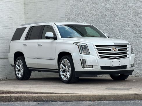 Used 2018 Cadillac Escalade Platinum AWD/4WD image 7