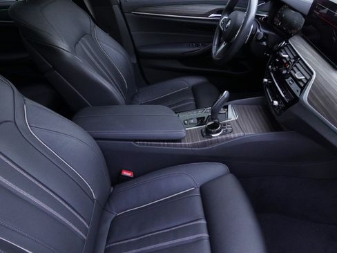 Used 2023 BMW M550i xDrive w/ Executive Package AWD/4WD image 12