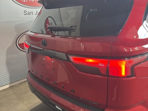 Used 2025 Toyota Sequoia Platinum image 20