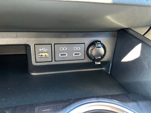 Used 2024 Toyota Highlander Limited image 30