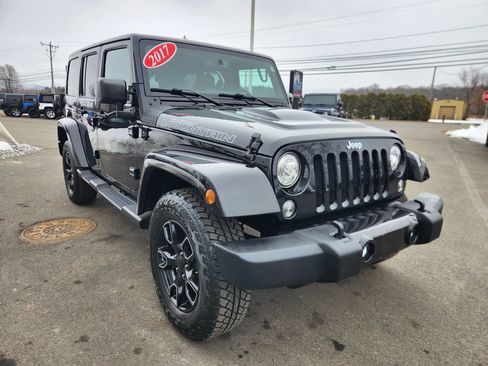 Used 2017 Jeep Wrangler Unlimited Sahara image 21