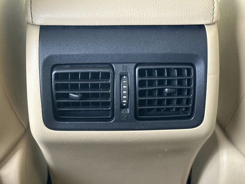 Used 2016 Toyota Camry XLE w/ Moonroof Package FWD image 13