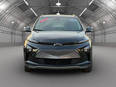 Used 2023 Chevrolet Bolt EUV LT FWD image 2