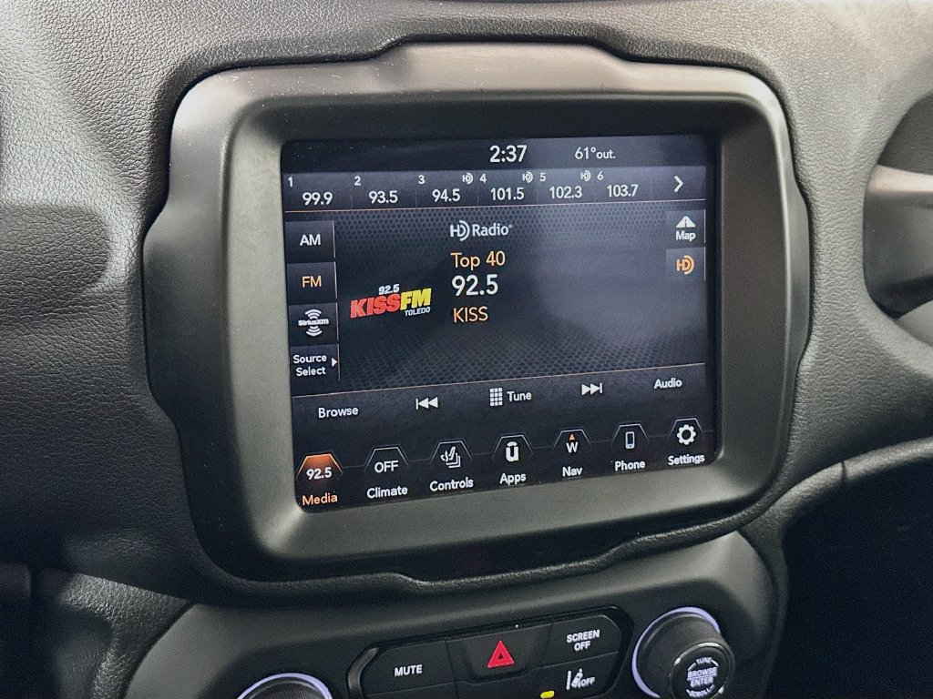 Certified 2023 Jeep Renegade Latitude w/ Premium Group AWD/4WD image 25