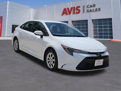 Used 2025 Toyota Corolla LE FWD image 9