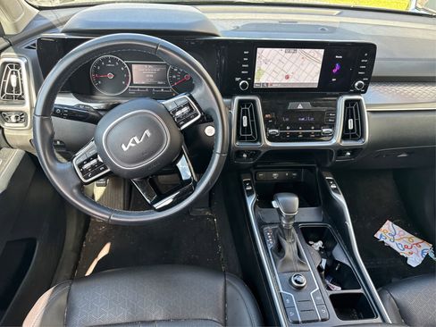 Used 2023 Kia Sorento S image 19