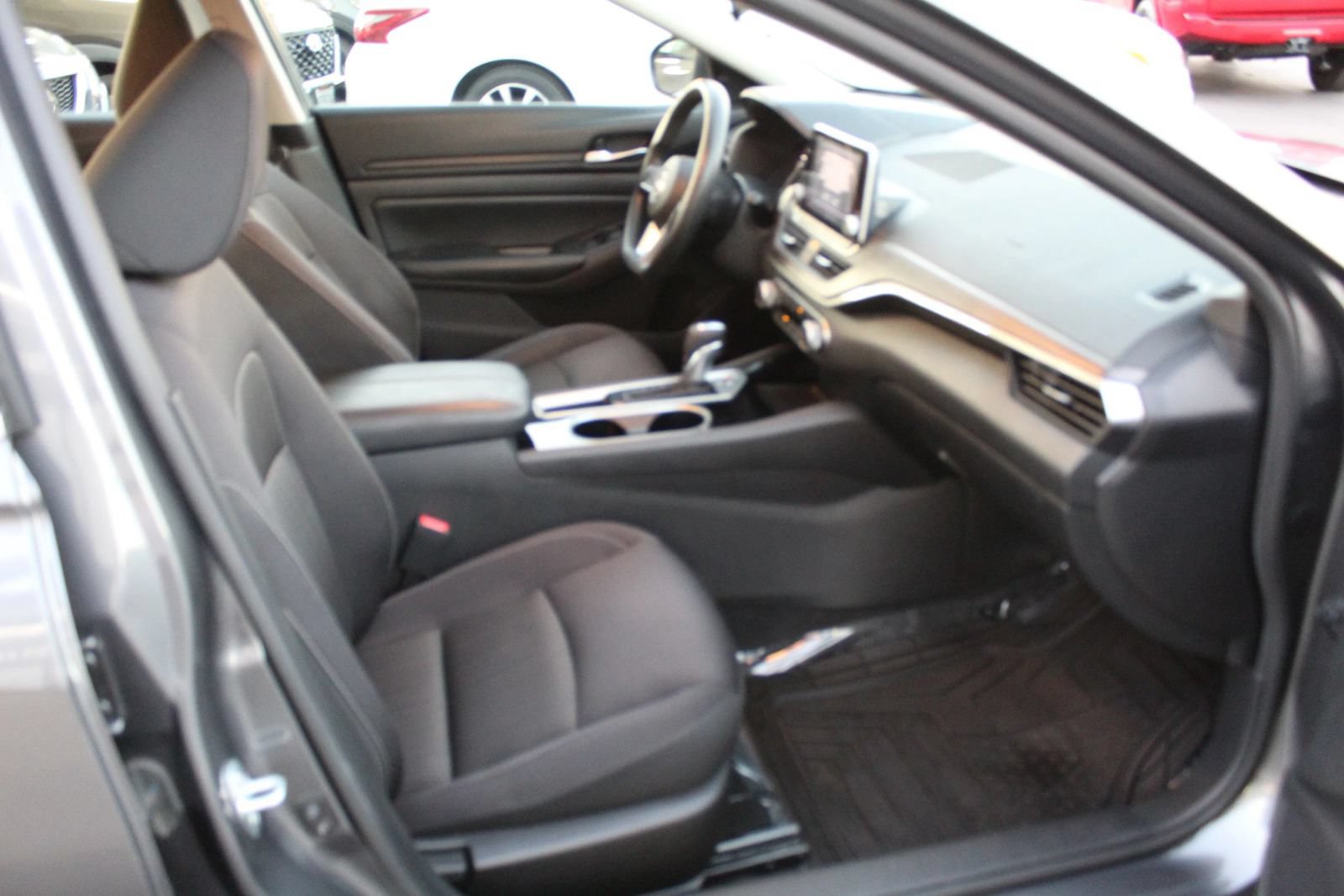 Used 2024 Nissan Altima 2.5 SV FWD image 10