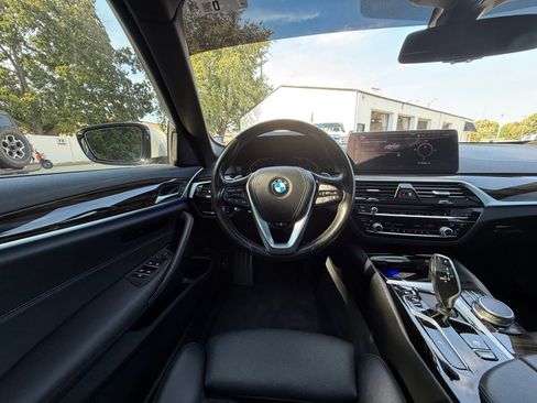 Used 2021 BMW 530i xDrive w/ Convenience Package AWD/4WD image 2