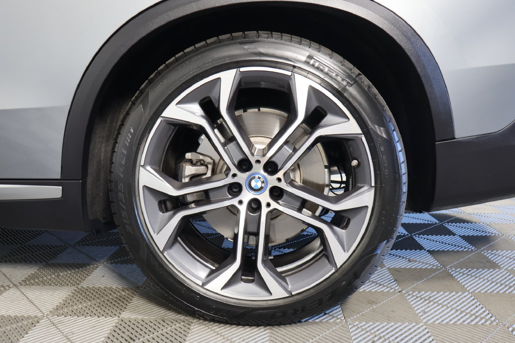 Certified 2025 BMW X5 xDrive50e w/ Climate Comfort Package AWD/4WD image 8