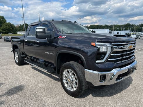 Used 2024 Chevrolet Silverado 2500 LTZ w/ LTZ Convenience Package AWD/4WD image 1