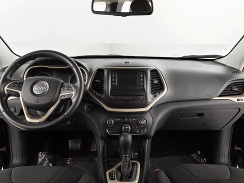 Used 2015 Jeep Cherokee Latitude image 12
