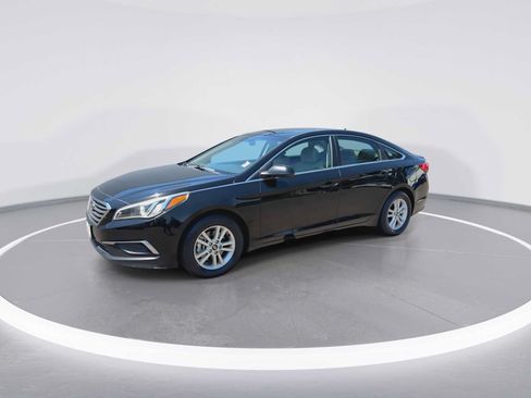 Used 2017 Hyundai Sonata SE FWD image 4