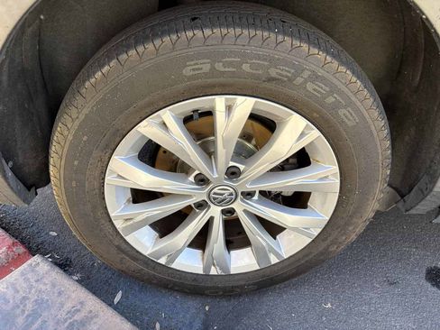 Used 2018 Volkswagen Tiguan S image 22