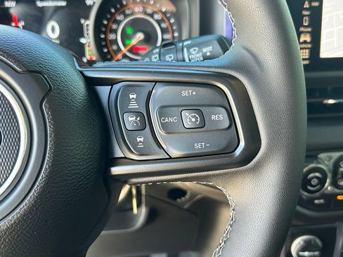 Used 2025 Jeep Wrangler Unlimited Rubicon AWD/4WD image 22