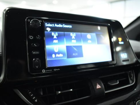 Used 2018 Toyota C-HR XLE image 20