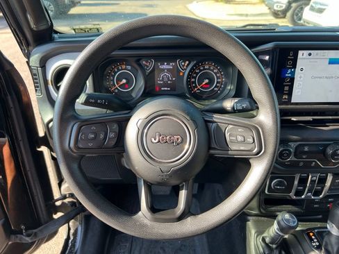Used 2024 Jeep Gladiator Sport AWD/4WD image 11