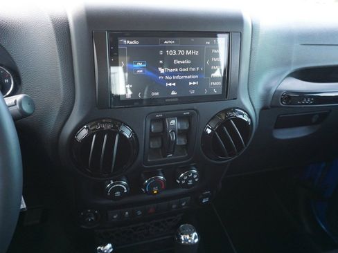 Used 2015 Jeep Wrangler Altitude image 18