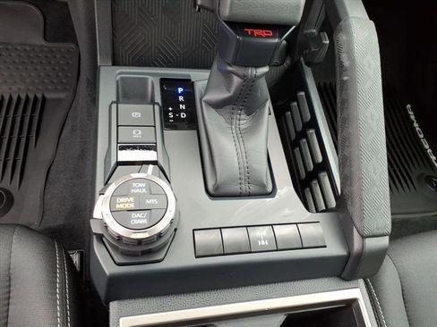 Used 2025 Toyota Tacoma SR5 image 18