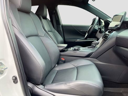 Used 2024 Toyota Venza XLE image 25