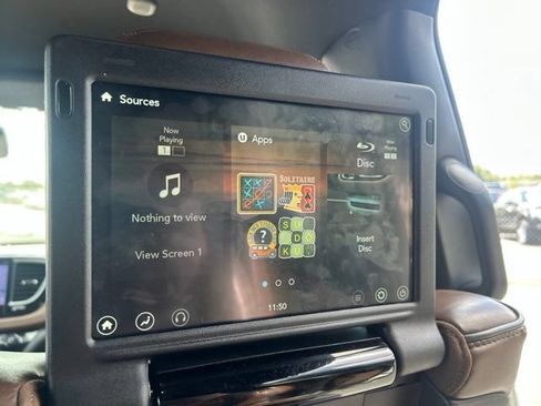 Used 2021 Chrysler Pacifica Limited w/ Uconnect Theater Family Group FWD image 23