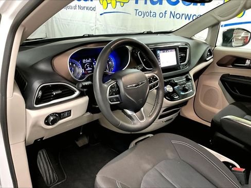 Used 2024 Chrysler Voyager LX FWD image 7