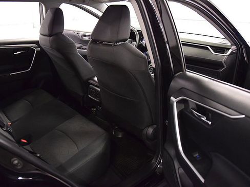 Used 2022 Toyota RAV4 XLE AWD/4WD image 30