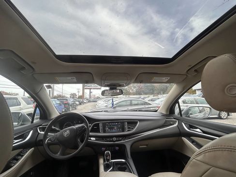 Used 2018 Buick Enclave Essence image 4