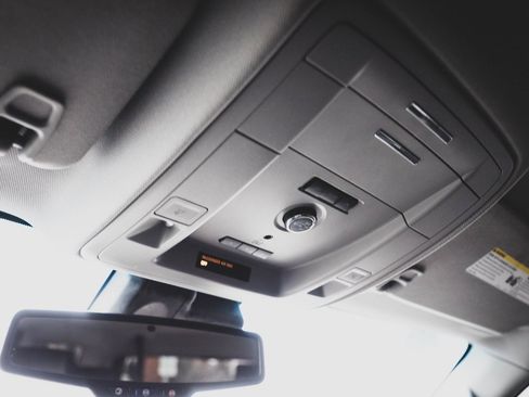 Used 2018 Chevrolet Suburban LT image 18