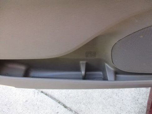 Used 2018 Toyota Sienna XLE image 17