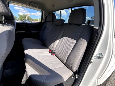Used 2022 Toyota Tacoma SR5 AWD/4WD image 25