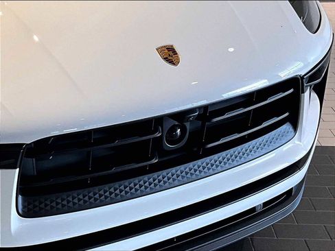 New 2026 Porsche Macan image 30