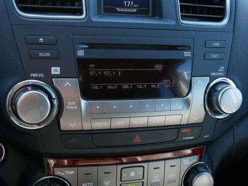 Used 2011 Toyota Highlander Limited w/ Tow Pkg image 22