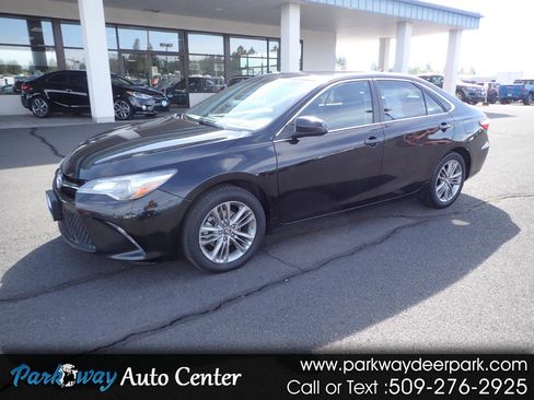 Used 2017 Toyota Camry SE image 1