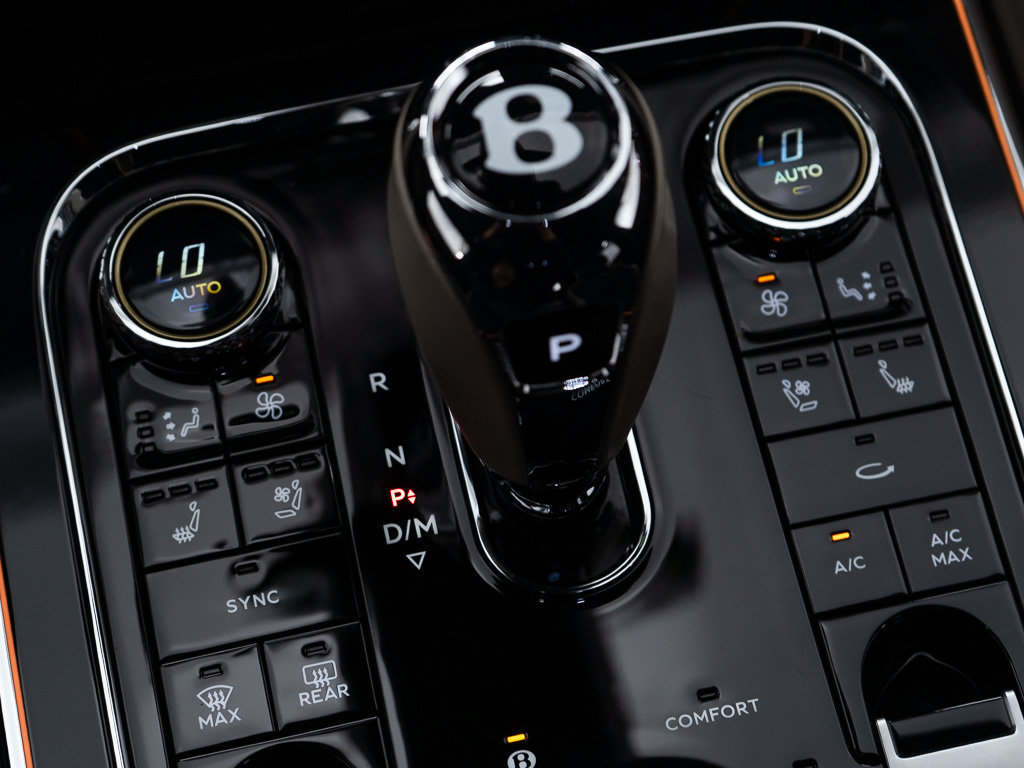 Used 2024 Bentley Flying Spur W12 AWD/4WD image 37