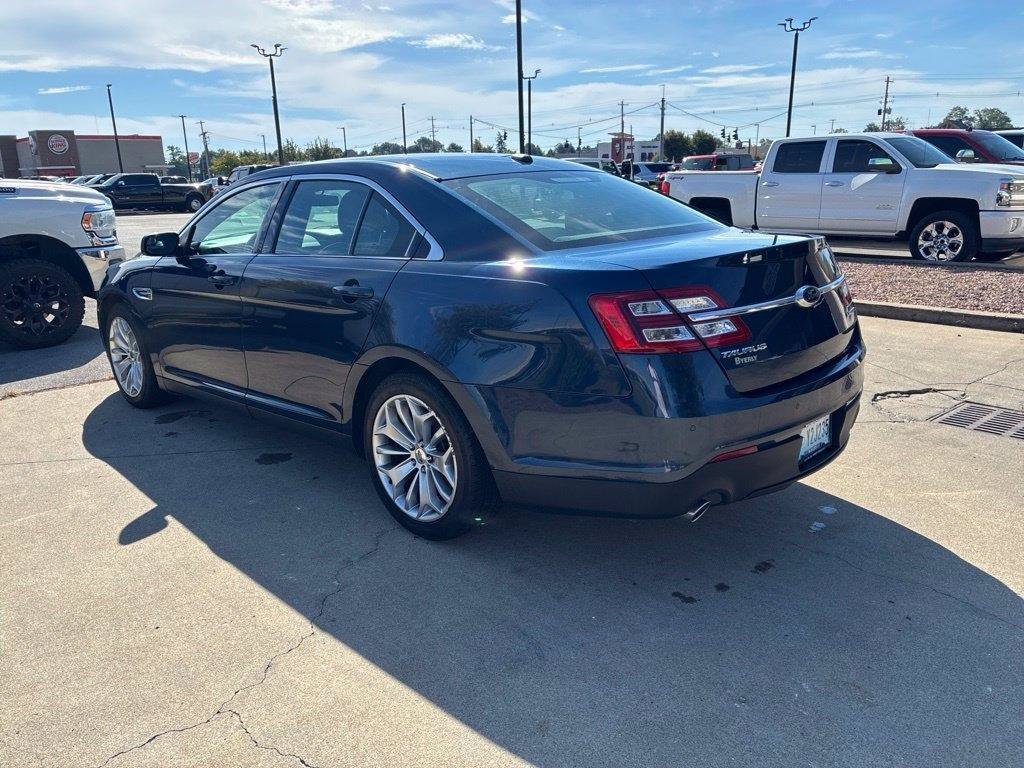 Used 2016 Ford Taurus Limited FWD image 5