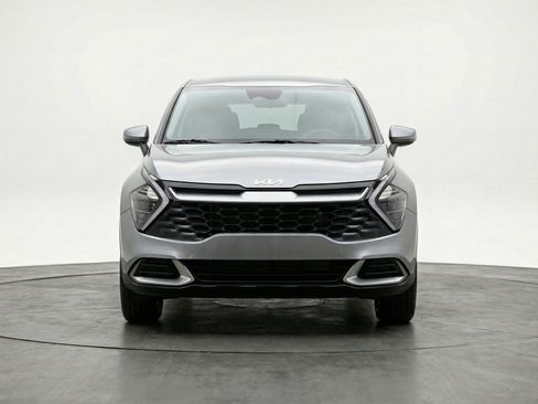 Used 2025 Kia Sportage LX image 2