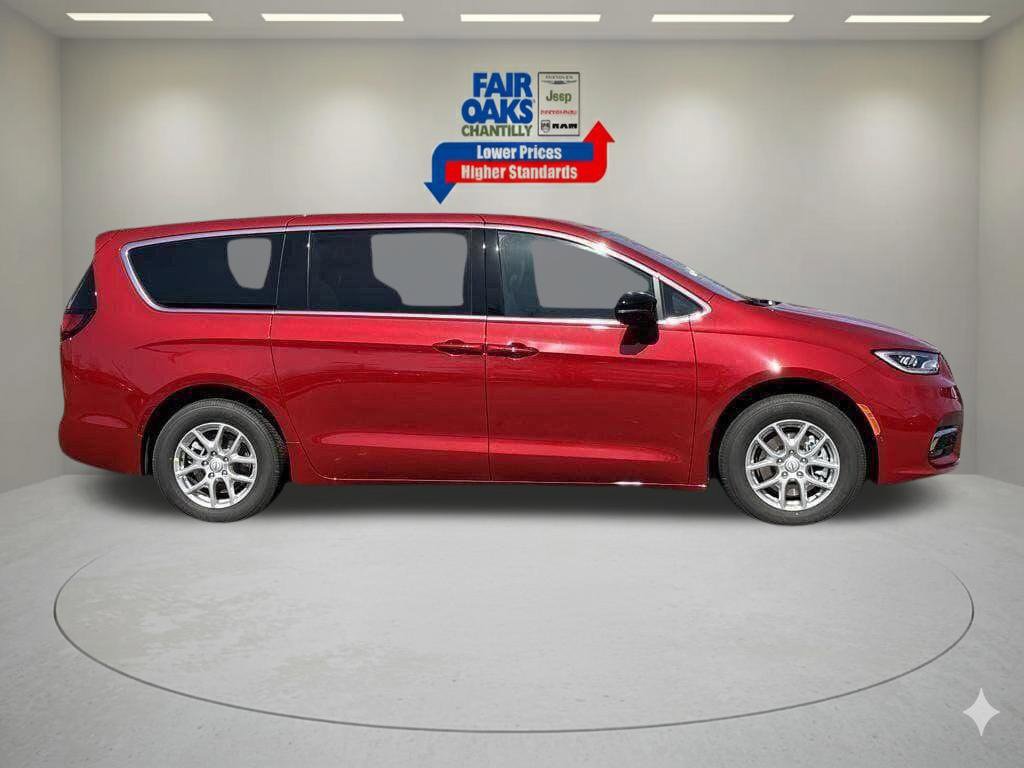 New 2026 Chrysler Pacifica Select FWD image 5