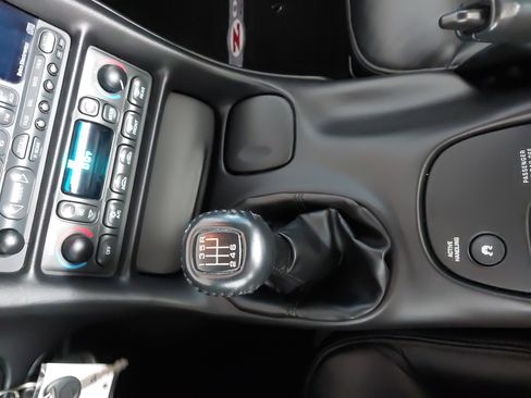 Used 2004 Chevrolet Corvette Z06 w/ Z06 Preferred Equipment Group RWD image 21