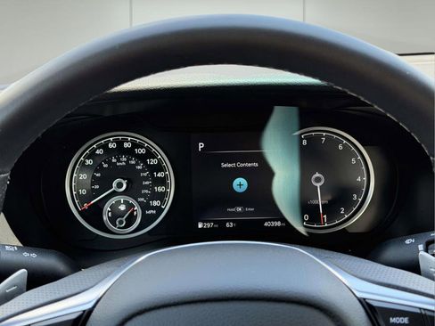 Used 2025 Genesis G70 2.5T RWD image 9