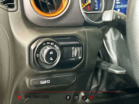 Used 2023 Jeep Gladiator Mojave w/ LED Lighting Group AWD/4WD image 9