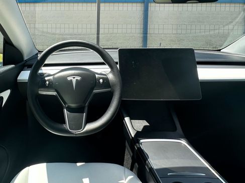 Used 2021 Tesla Model Y Long Range AWD/4WD image 9