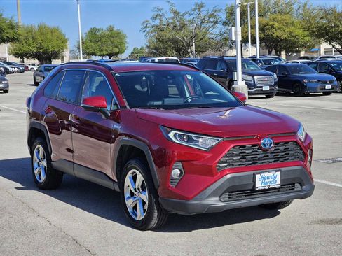 Used 2021 Toyota RAV4 XLE Premium AWD/4WD image 3
