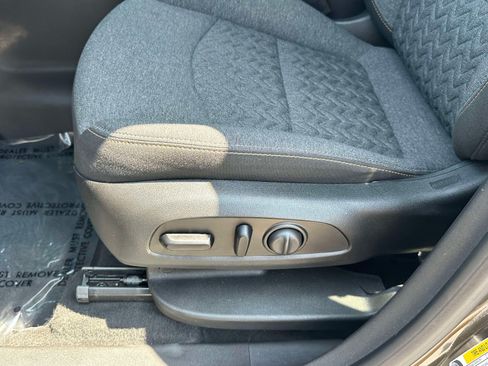 Used 2023 Chevrolet Equinox LT FWD image 21