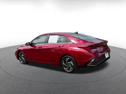 Used 2025 Hyundai Elantra Limited image 9